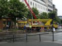 800 kg Fensterrahmen drohte auf Strasse zu rutschen Koeln Friesenplatz P53